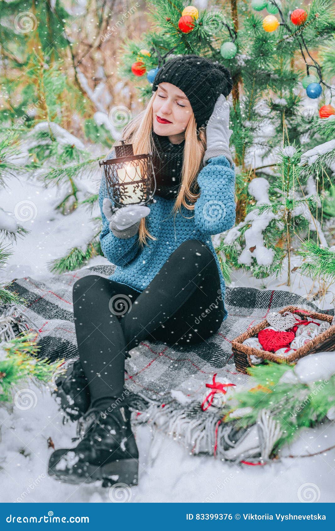 Beautiful Girl in Knitted Clothes in Winter, Near the Christmas Tree ...