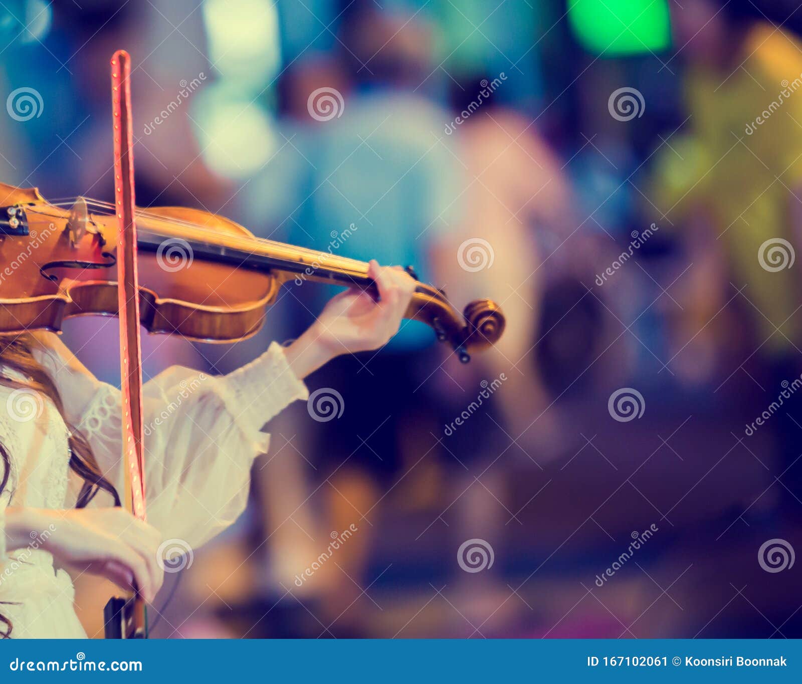 The Beautiful Girl is Playing the Violin. Orchestra Concept Stock Image - Image of people: 167102061
