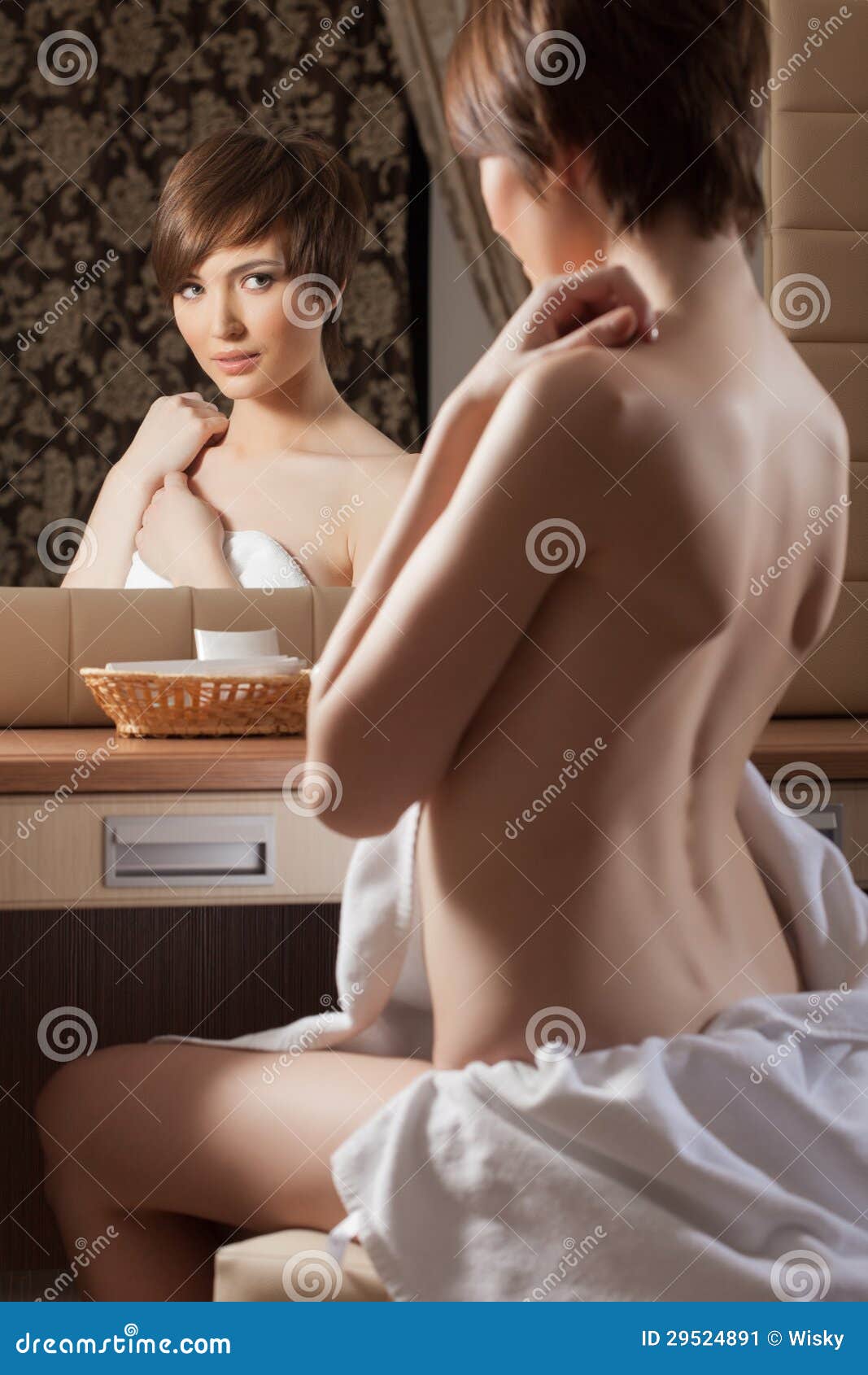 Posing Desnudo Mirror