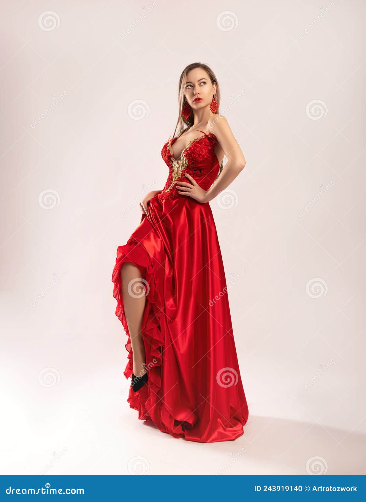 4,168 Gown Poses Stock Photos - Free & Royalty-Free Stock Photos from  Dreamstime