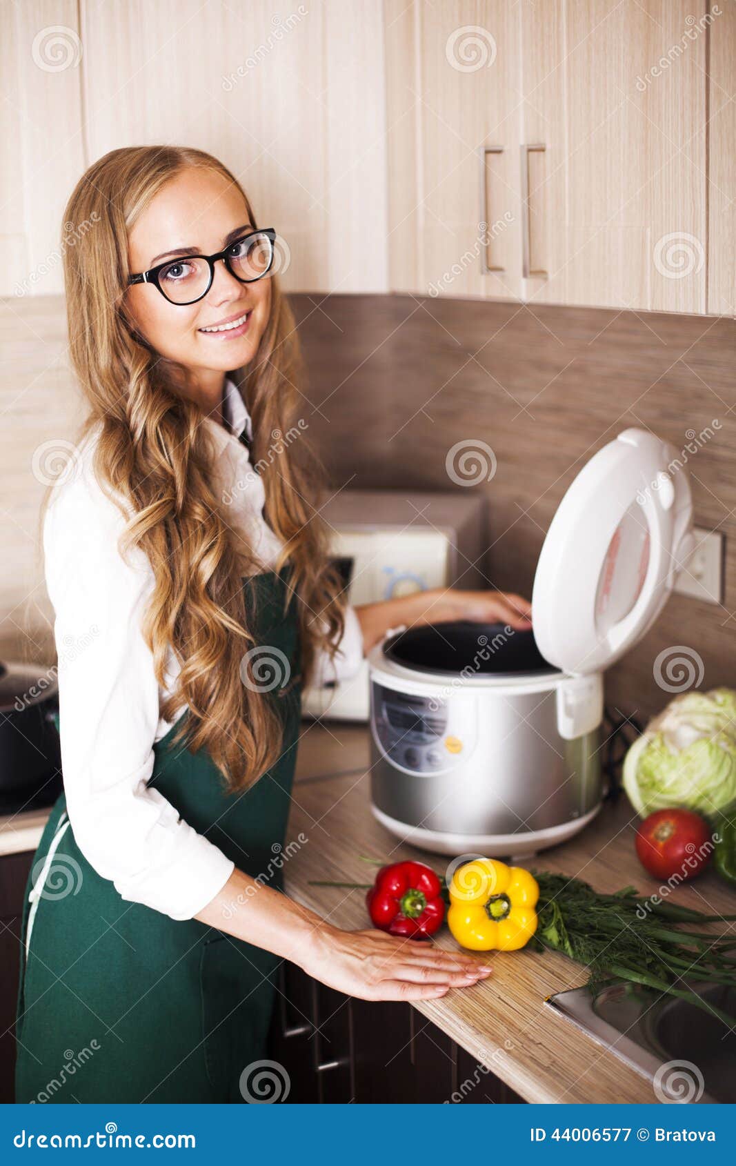 7,234 Girl Cooker Stock Photos - Free & Royalty-Free Stock Photos from  Dreamstime