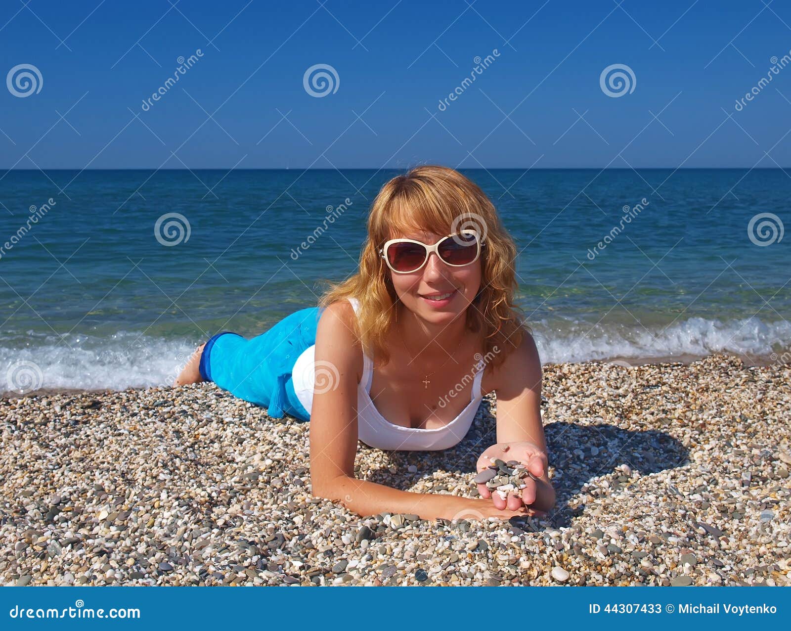 Beautiful Girl In Sunglasses On The Beach Stock Image Image Of Happy 