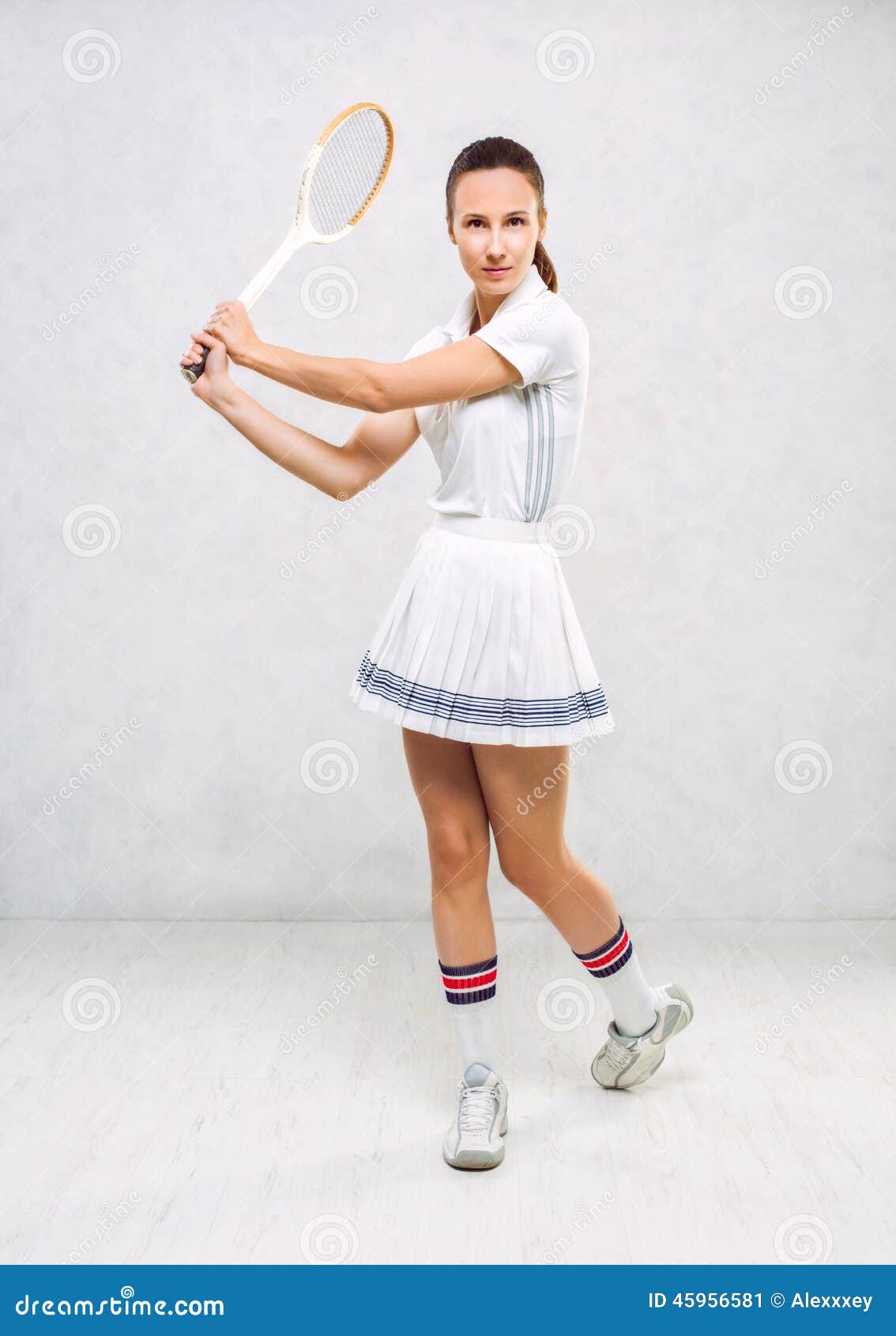 straal Aanhankelijk geest Beautiful Girl in Tennis Clothes, Brandishing a Tennis Racket on Stock  Image - Image of face, long: 45956581