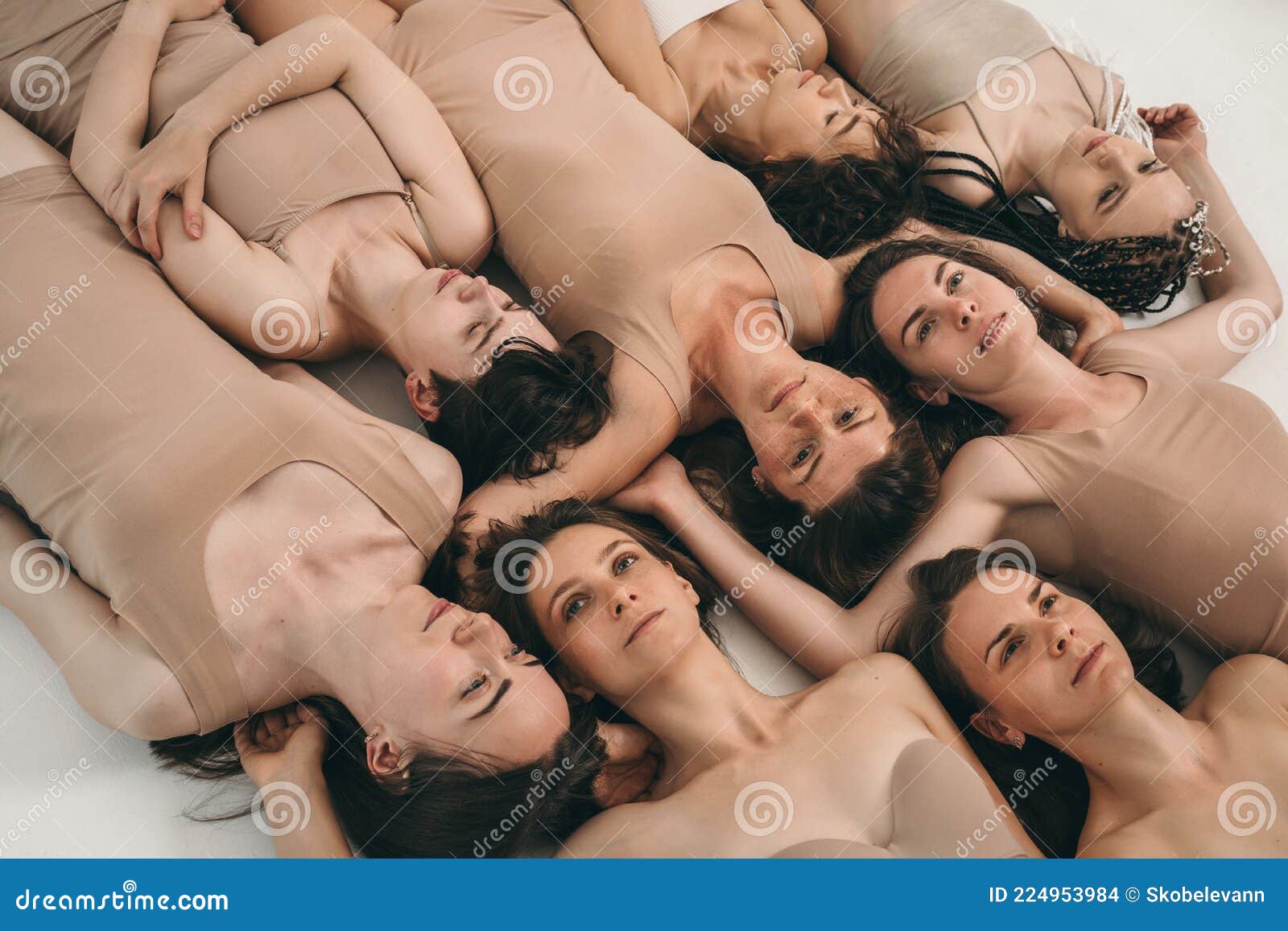 Hot Desnudo Schnappt Models Without Clothes