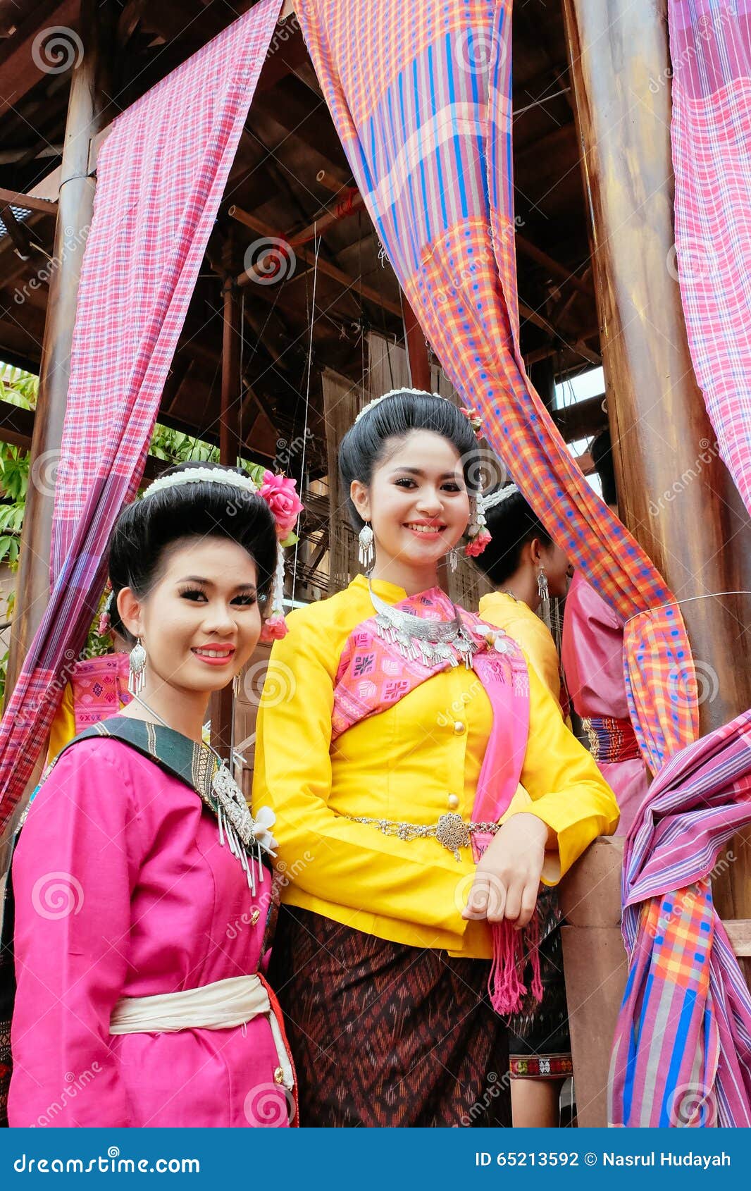 Beautiful Girls Wear Traditional Clothes at Annual Lumpini Cultural ...