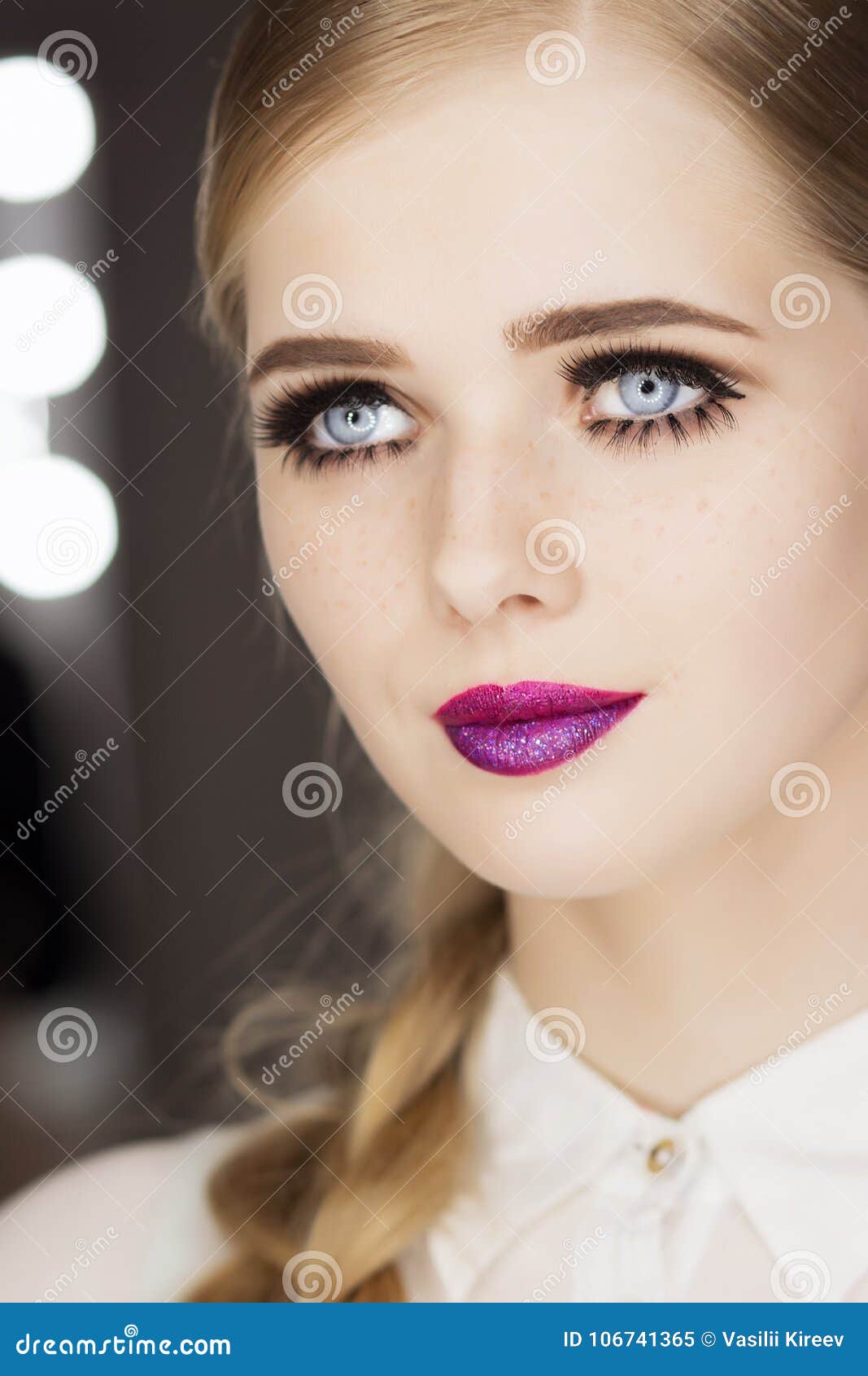 Beautiful Glamour Girl With Short Blonde Hair Stock Image Image