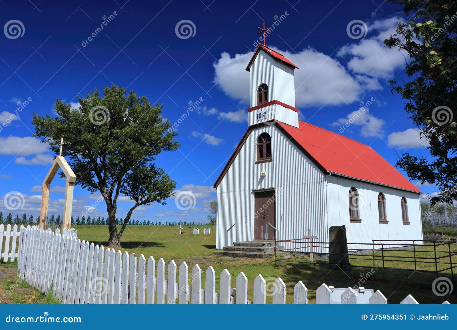 https://thumbs.dreamstime.com/z/beautiful-historic-church-arbaejar-near-hella-located-along-highway-towards-hekla-volcano-southwestern-iceland-275954351.jpg