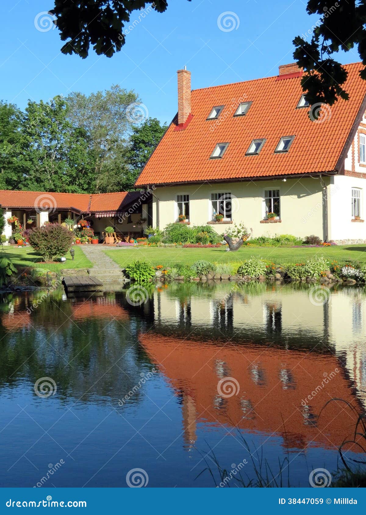 Beautiful house stock image. Image of garden, reflection 38447059