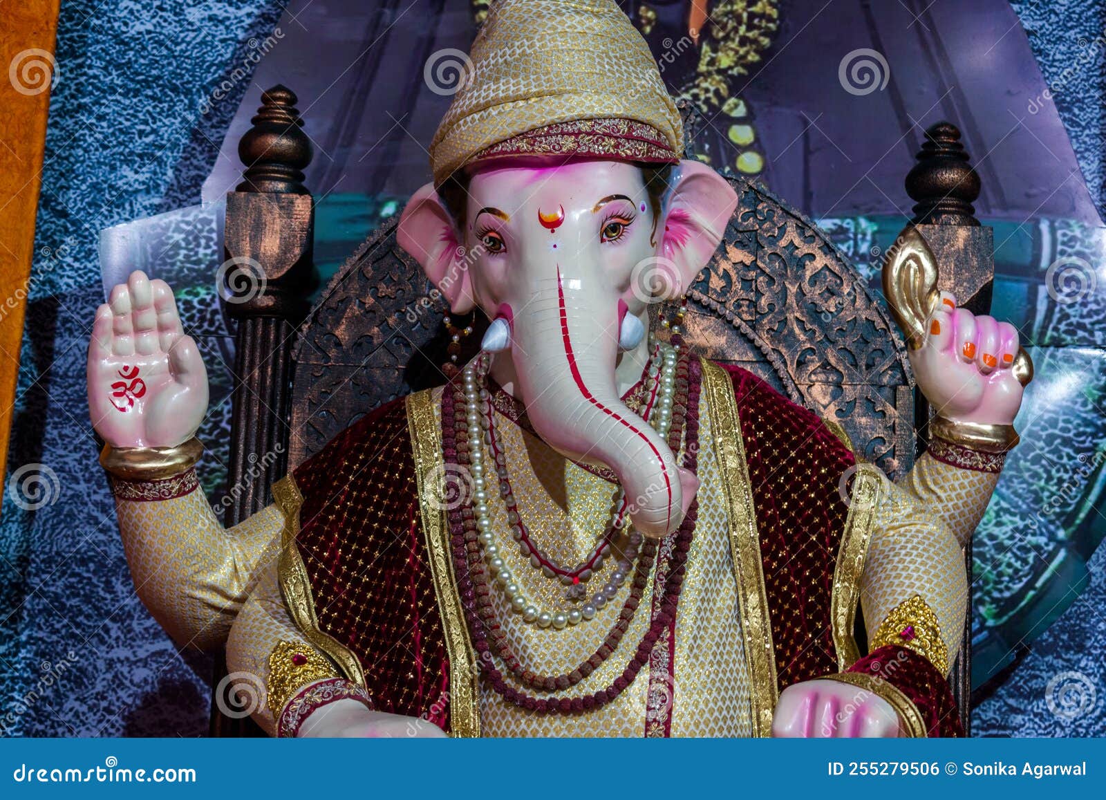 A Beautiful Idol of Lord Ganesha Stock Photo - Image of beauty ...