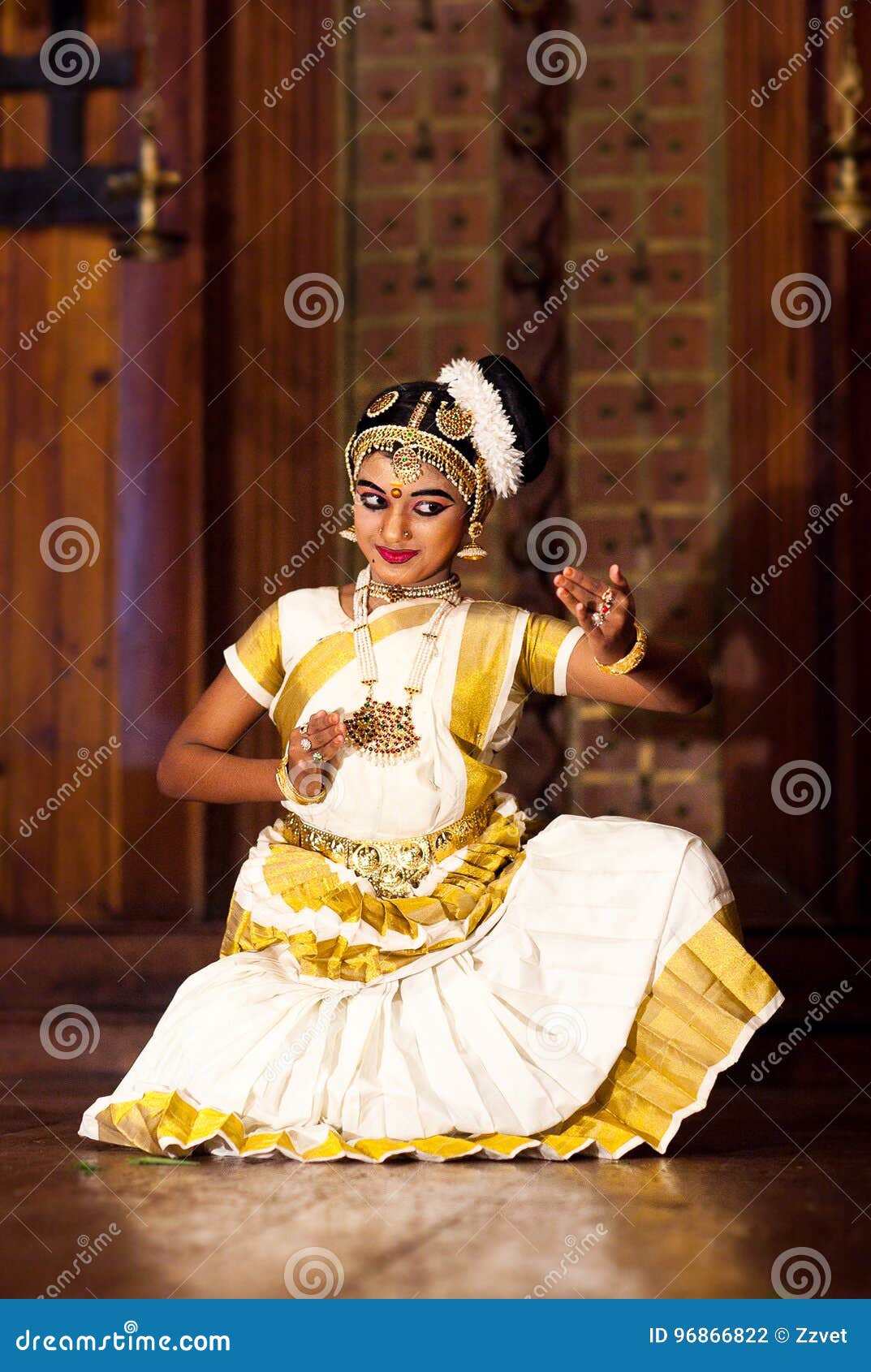 Beautiful Indian Girl Dancing Mohinyattam Dance, India Editorial  Photography - Image of dancer, female: 96866822