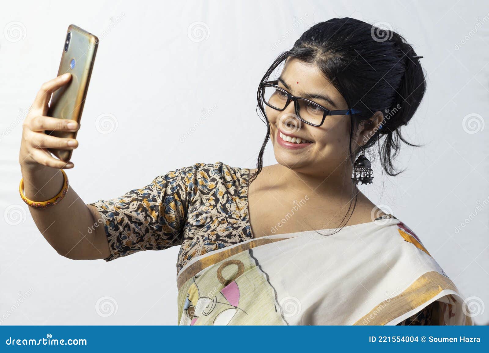 Beautiful Indian Woman in Saree Stock Photo - Image of background, elegant:  221554004