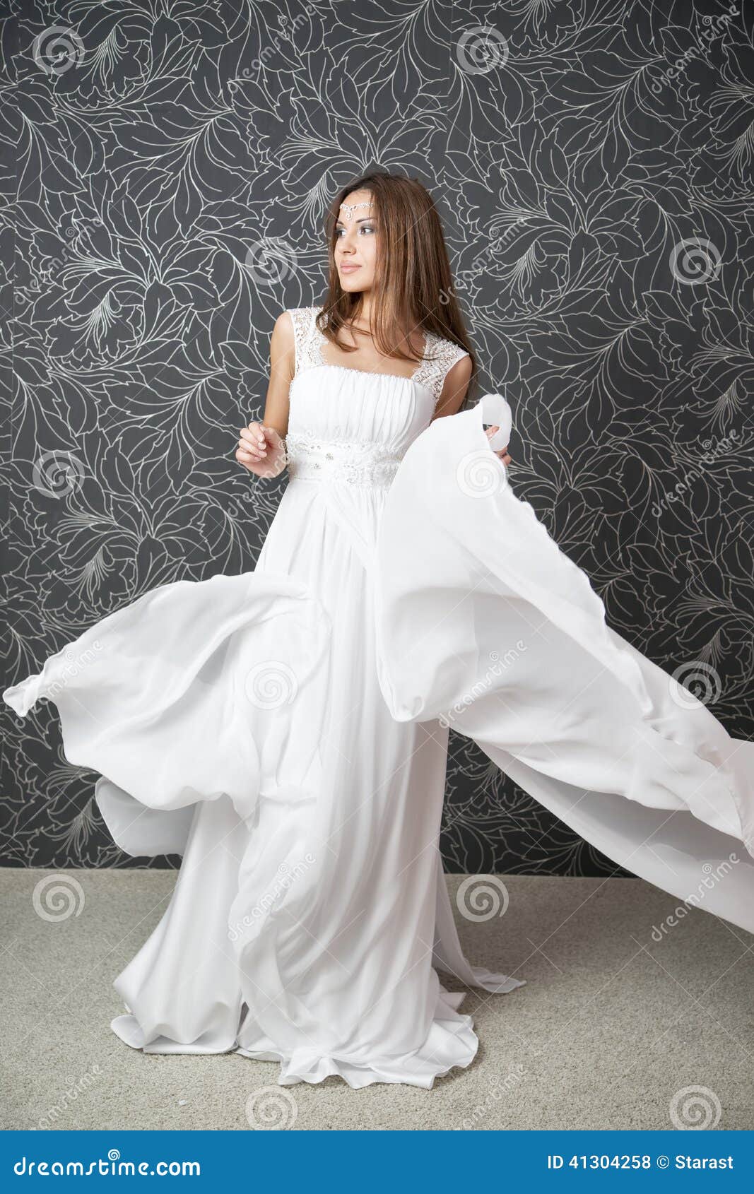 Indian wedding white dress | Indian bridal wear, Indian wedding dress,  Bridal dresses