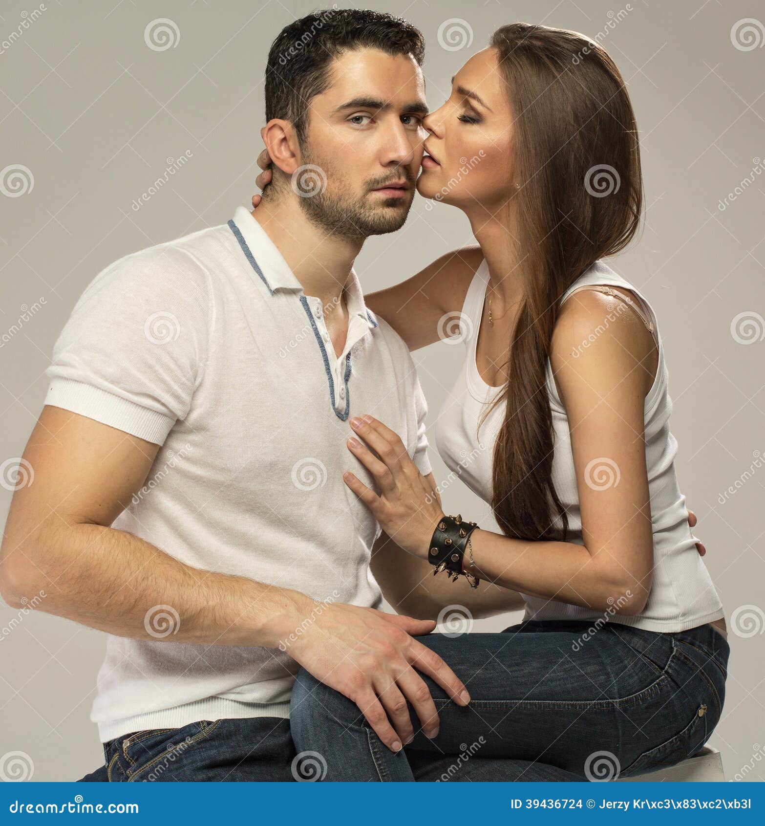 https://thumbs.dreamstime.com/z/beautiful-kissing-woman-women-handsome-man-39436724.jpg