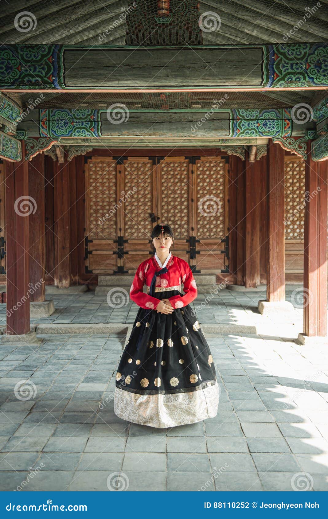 Beautiful Korean Girl In Hanbok At Gyeongbokgung The Traditional
