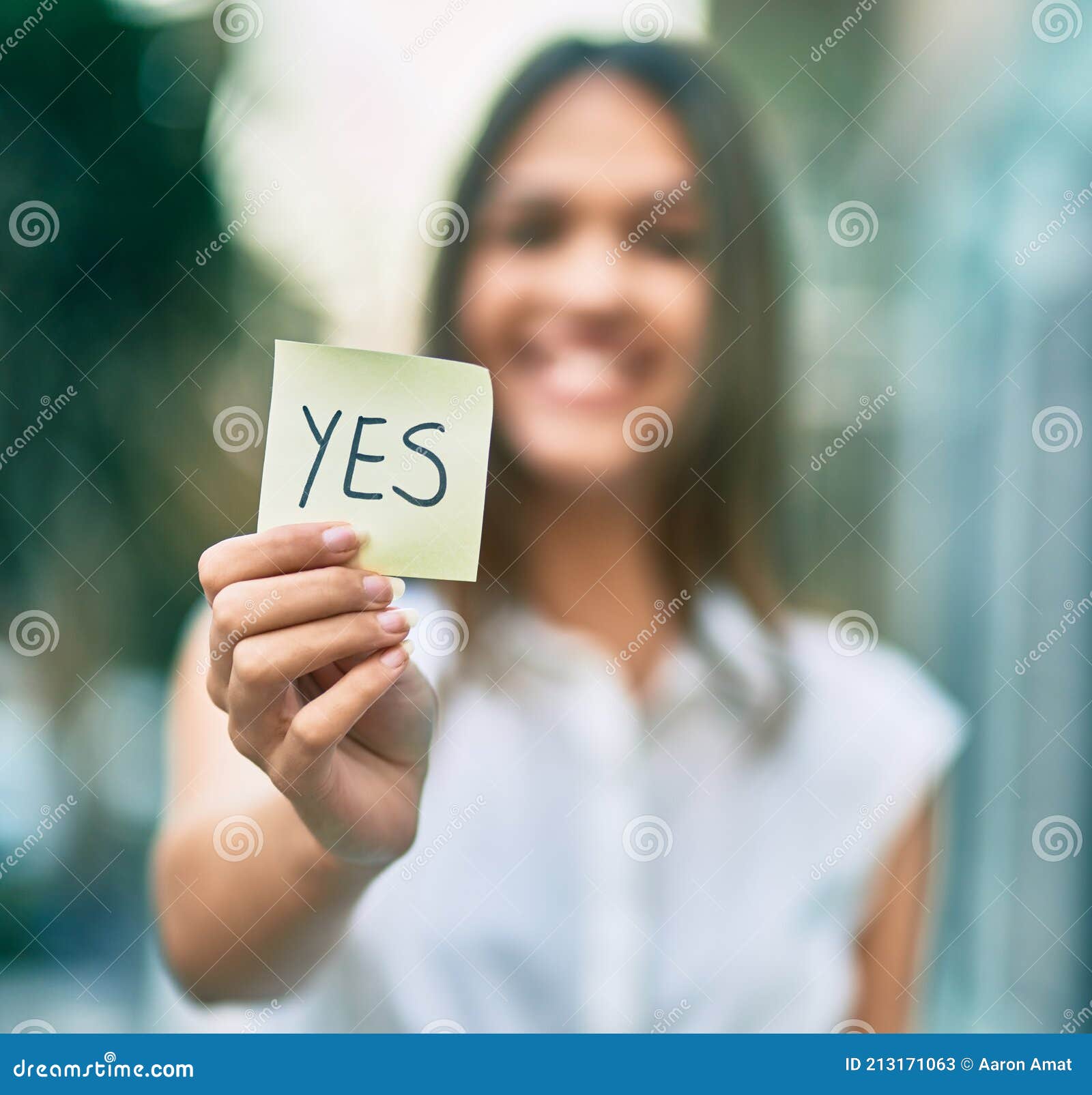 Beautiful Latin Teenager Girl Smiling Happy Holding Yes Reminder Paper ...