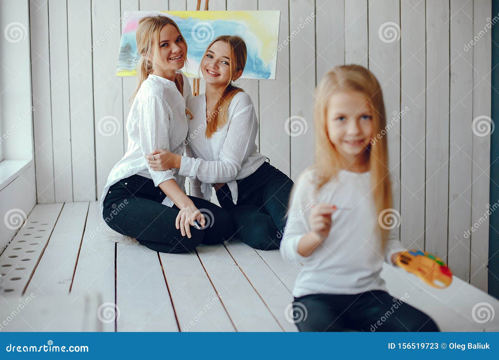 Beautiful Mom and Daughter are Drawing Stock Image - Image of girls ...