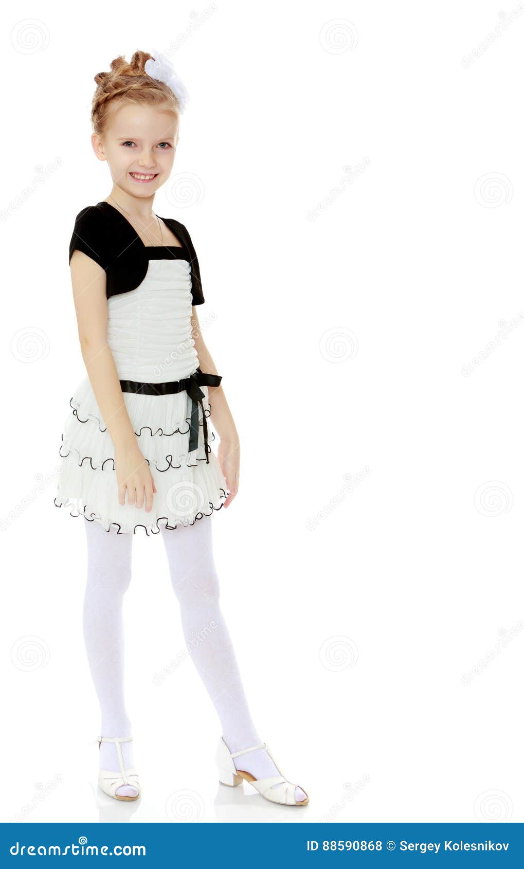 https://thumbs.dreamstime.com/z/beautiful-little-girl-white-short-dress-black-belt-blonde-dressed-sleeves-thrusting-leg-88590868.jpg