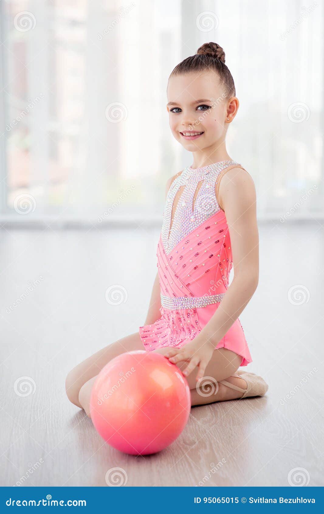 https://thumbs.dreamstime.com/z/beautiful-little-gymnast-girl-pink-sportswear-dress-performing-art-gymnastics-element-ball-fitness-class-portret-95065015.jpg