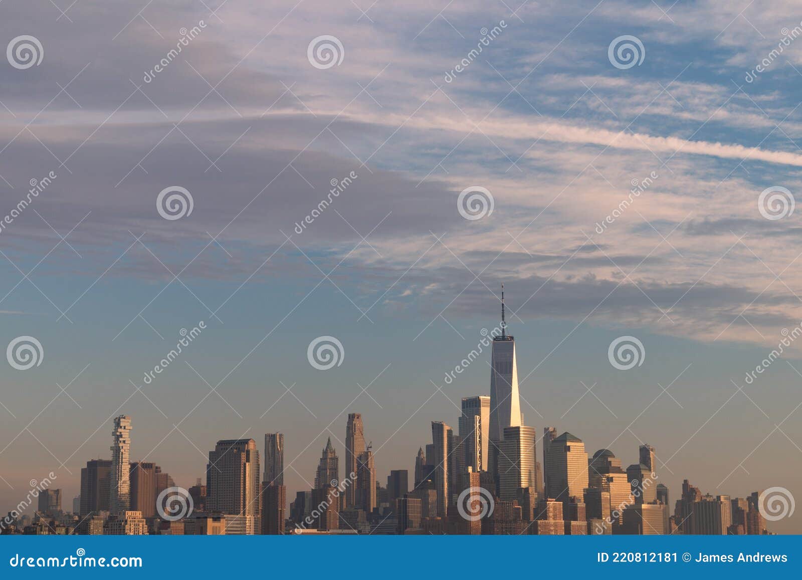 Tầm nhìn đẹp Manhattan là một trong những điểm hấp dẫn nổi tiếng của New York. Khung cảnh hoàn hảo với những tòa nhà cao mang đậm kiến trúc phương Tây và dòng sông Hudson phía dưới. Nếu bạn muốn đắm mình trong vẻ đẹp đó, hãy xem ngay hình ảnh liên quan!