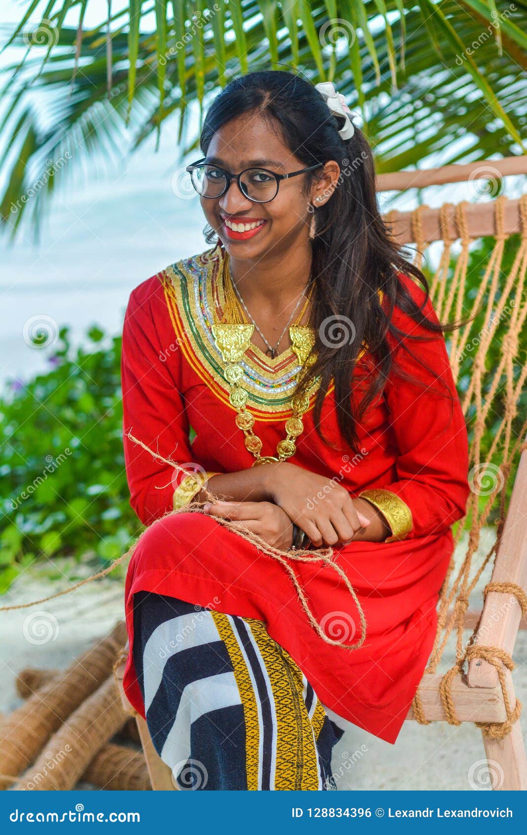Update more than 72 maldives traditional dress latest ...