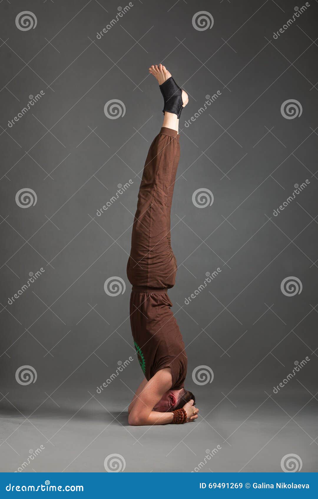 Beautiful Man Doing Yoga Shirshasana Stock Image - Image of activity ...