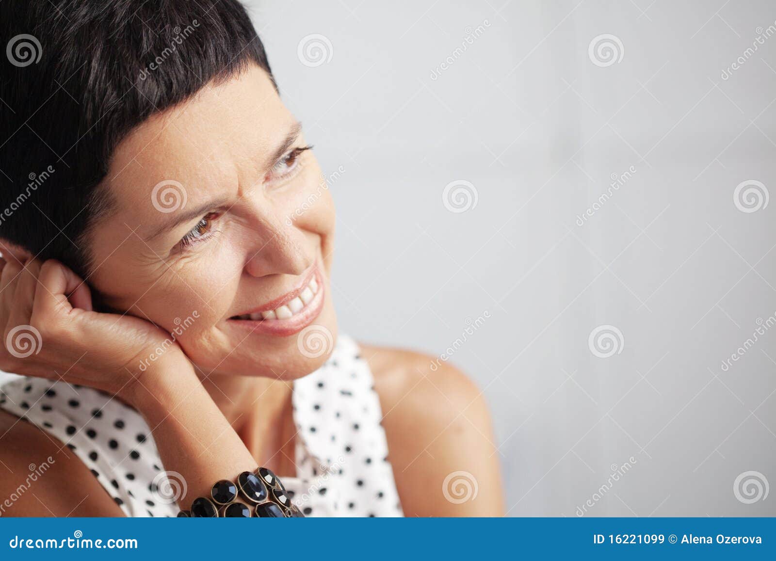Beautiful Middle Aged Woman Stock Image - Image of fashion, adult: 16221099