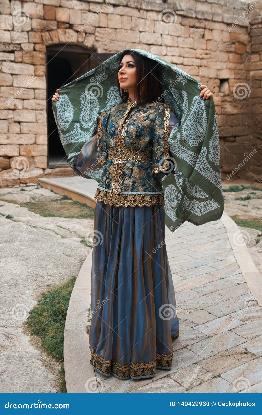 Middle Eastern Traditional Dress - Photos Cantik