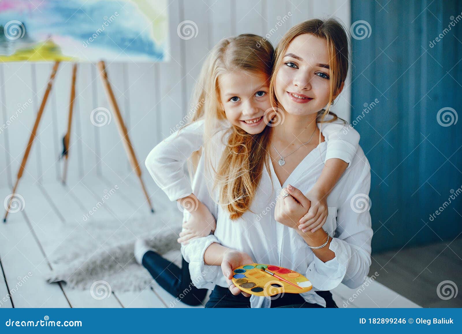 Beautiful Mom and Daughter are Drawing Stock Photo - Image of child ...