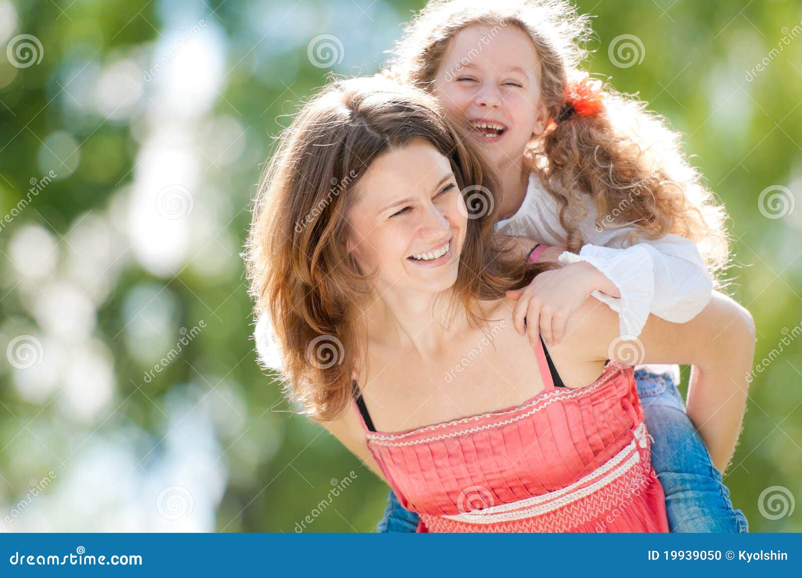 https://thumbs.dreamstime.com/z/beautiful-mother-daughter-playing-19939050.jpg