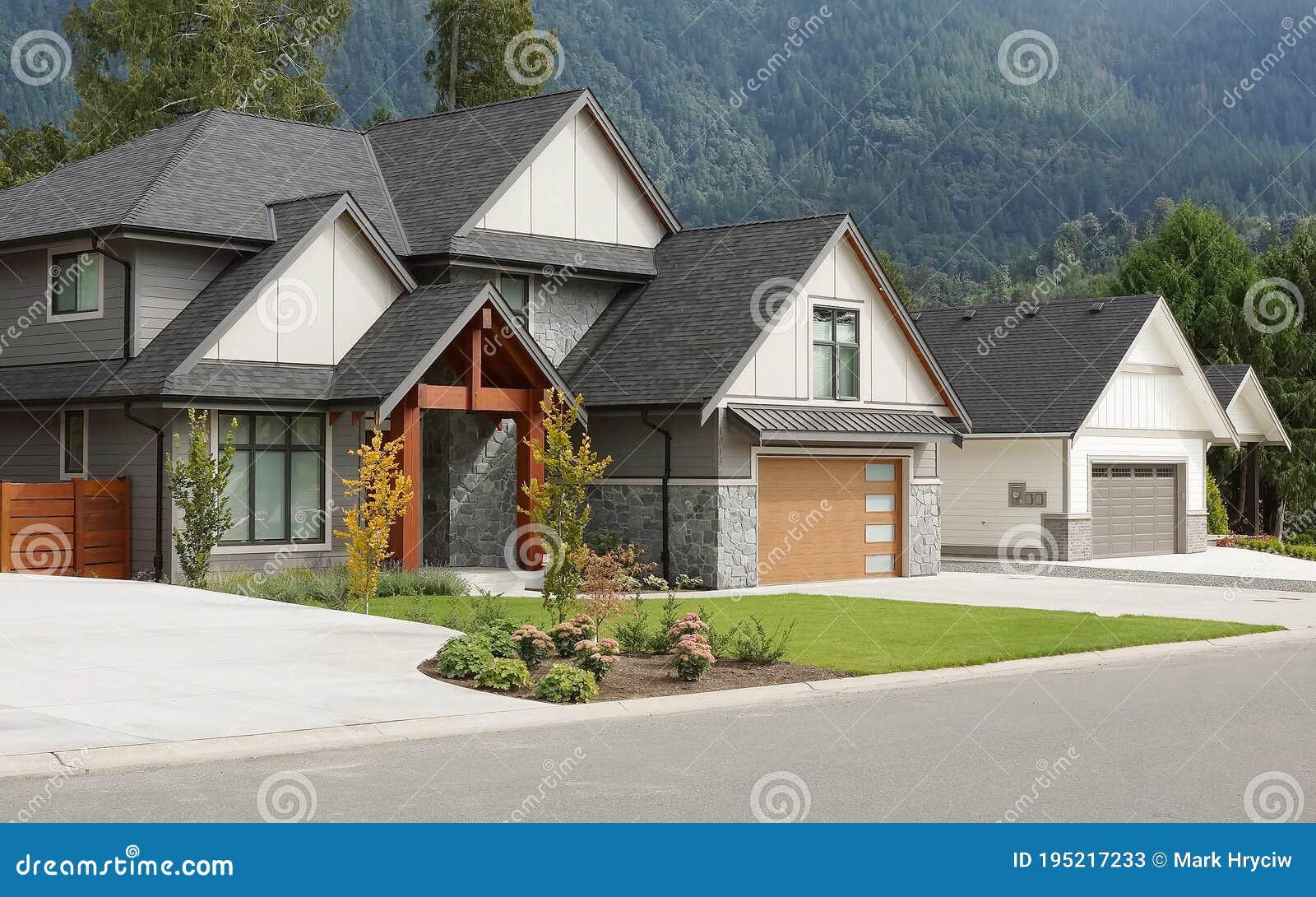 new custom exterior residential houses homes for sale in canada