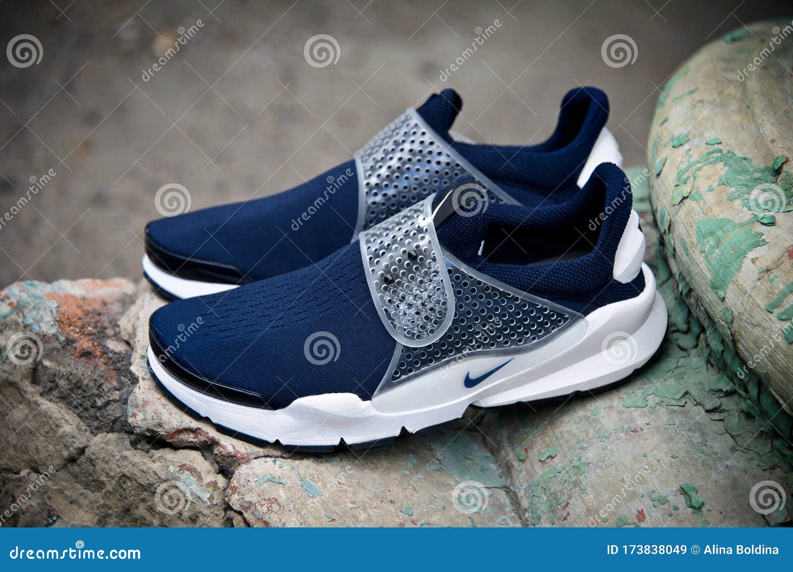 nike sock dart with laces
