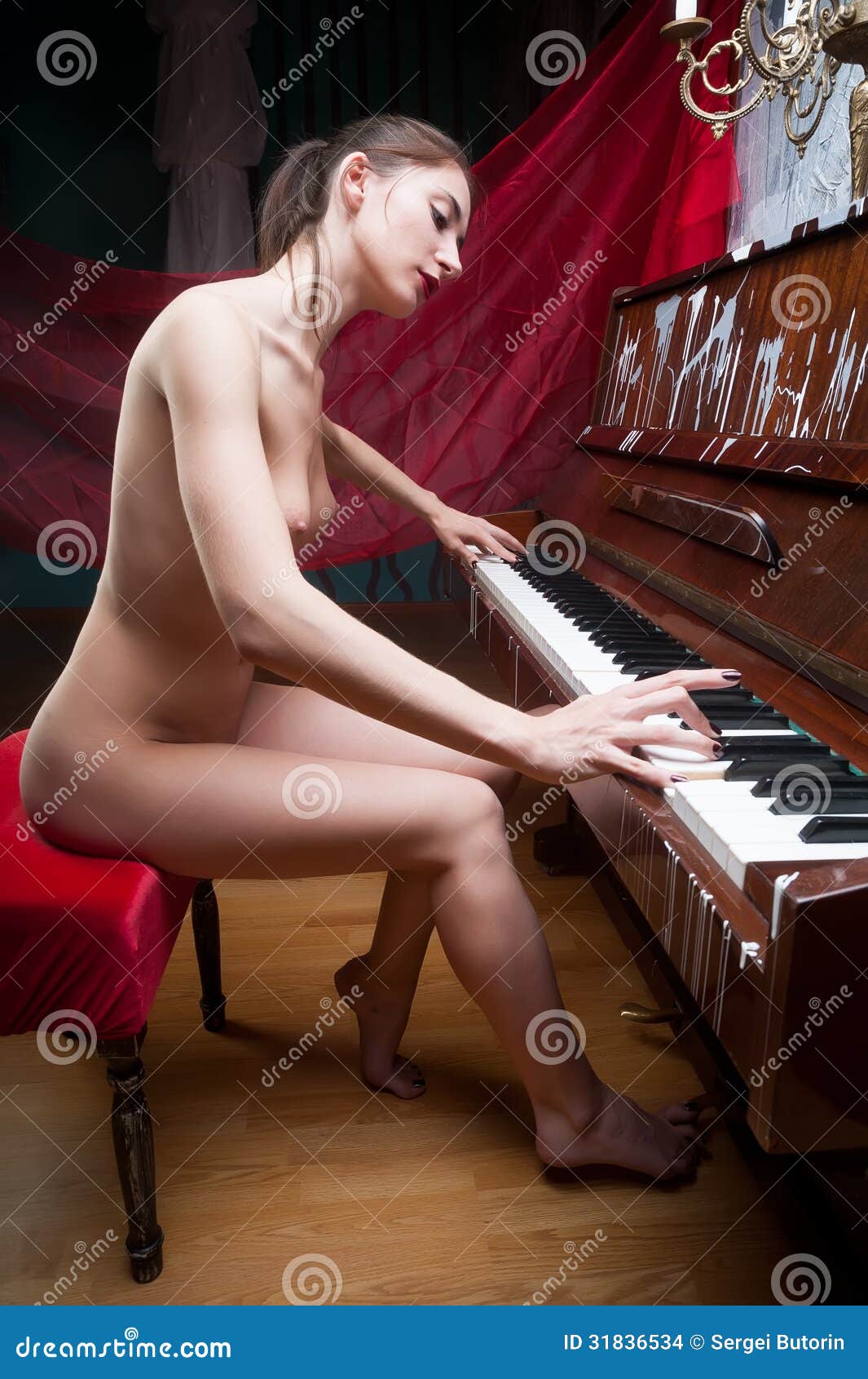 955px x 1300px - Nudist girl play piano - New porno