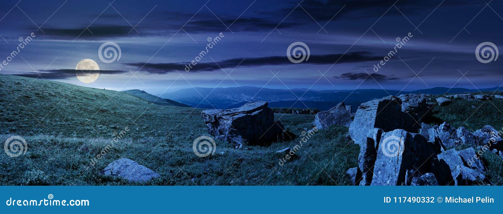 beautiful panorama of runa mountain at night