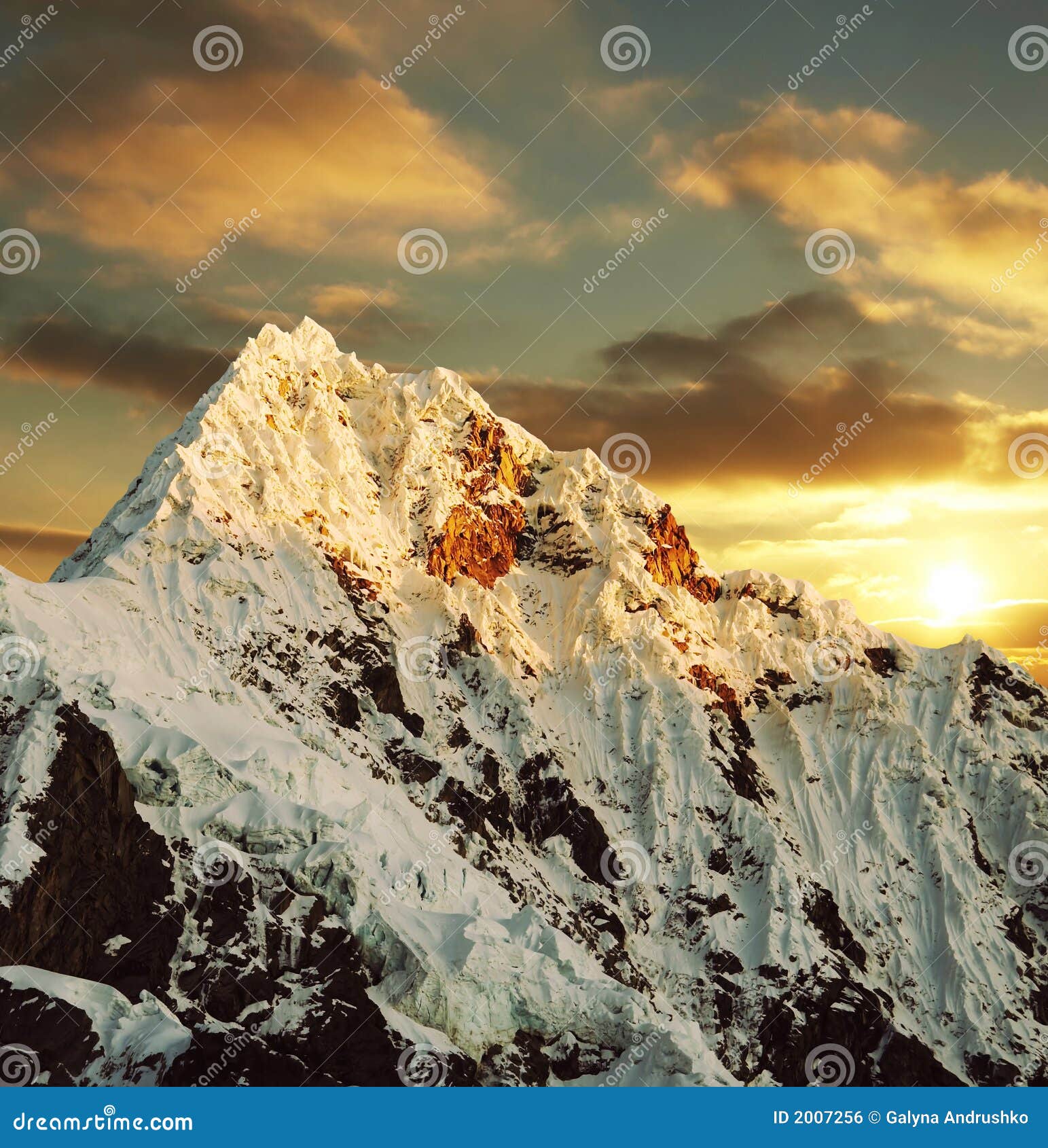 beautiful peak alpamayo