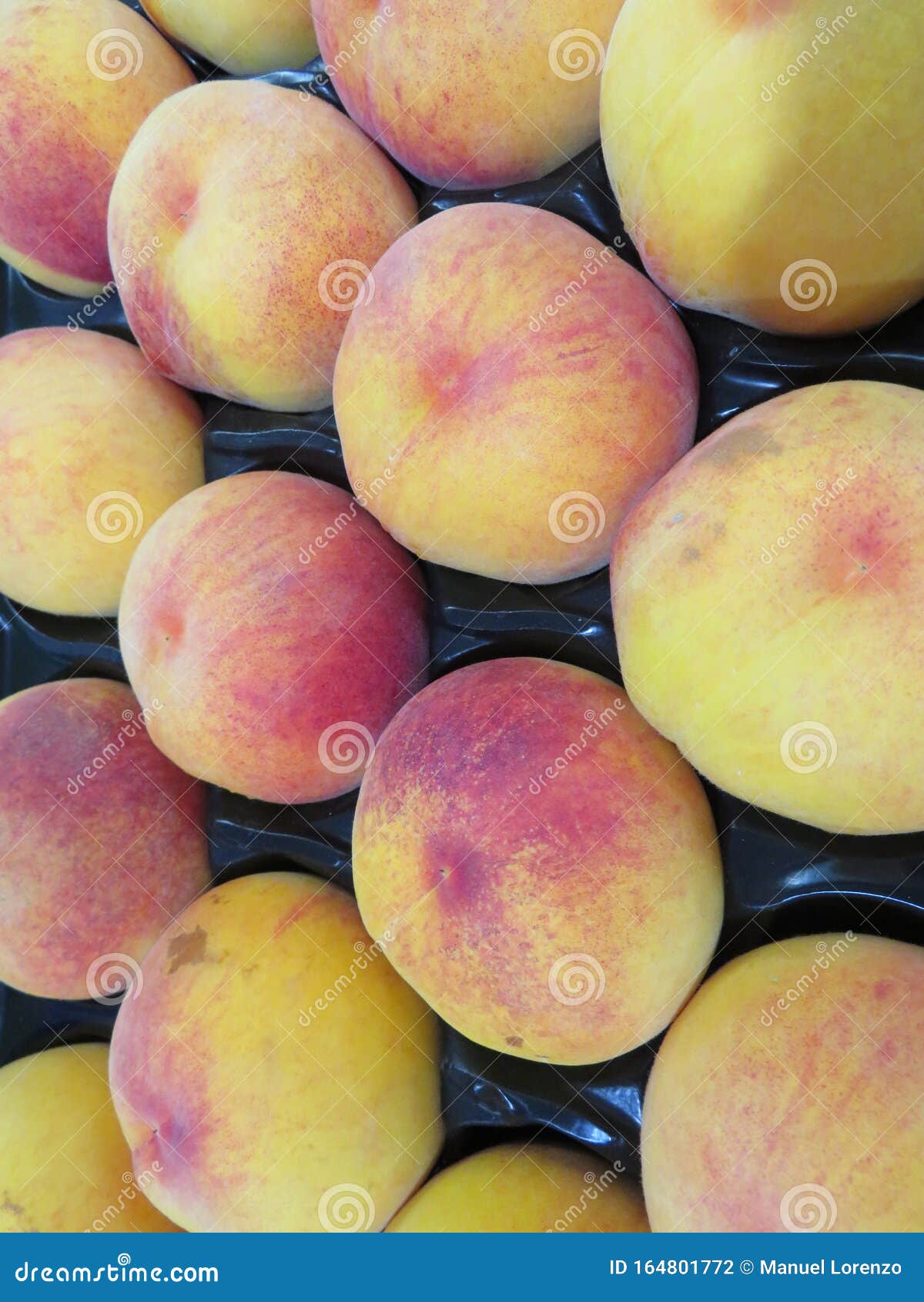 beautiful picture of mature peaches of great taste and good color