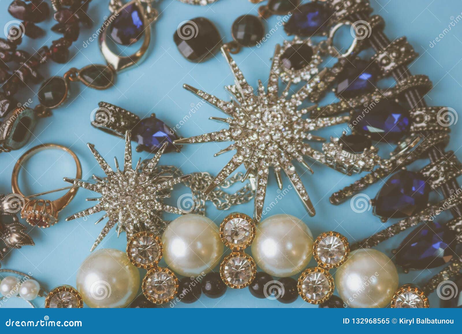 Beautiful Precious Shiny Jewelery Trendy Glamorous Jewelry Set Stock