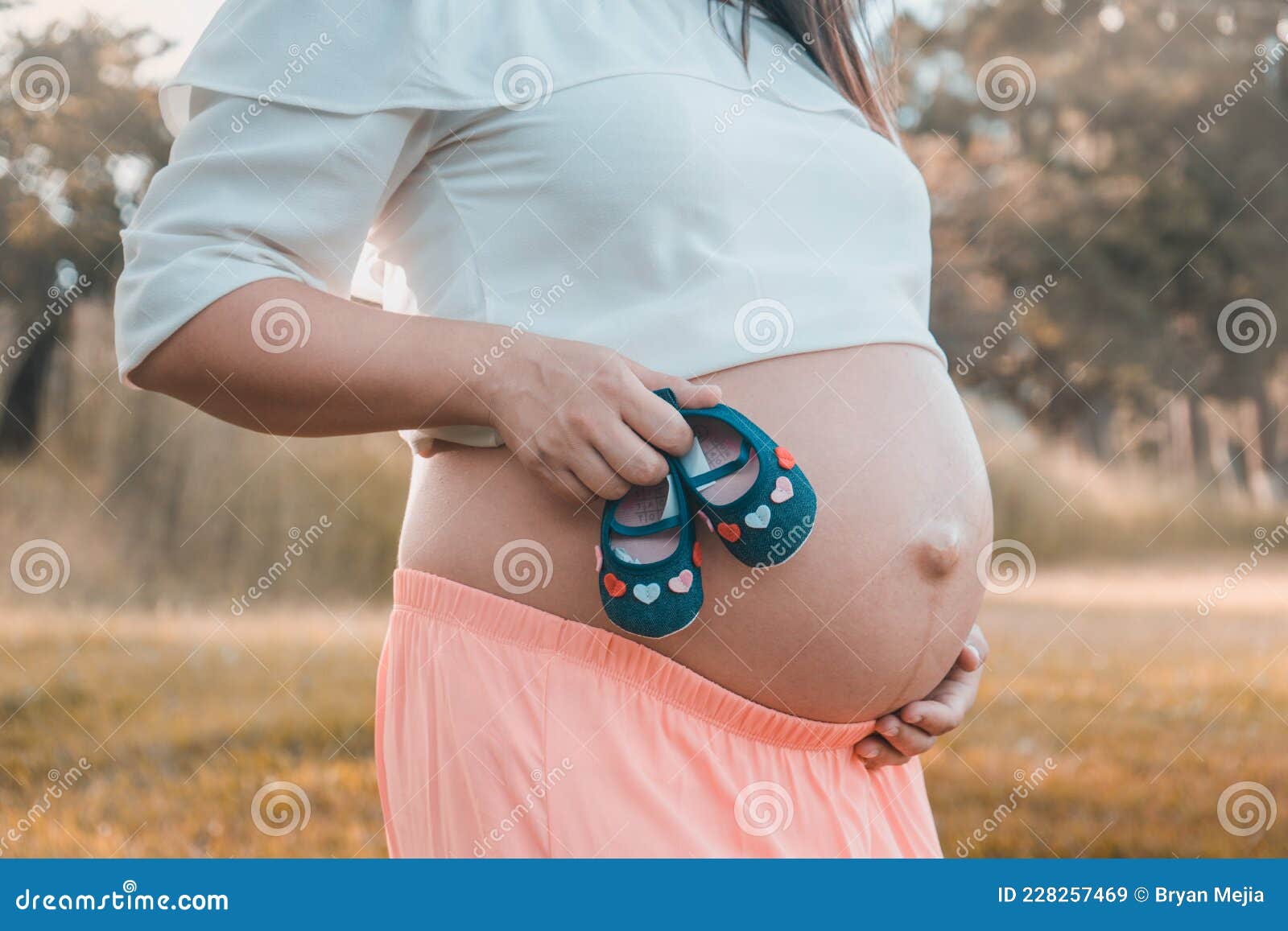 beautiful pregnancy moment