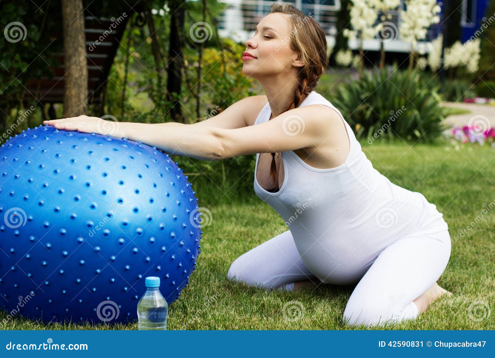 Beautiful Pregnant Woman Relaxing In The Park Stock Image Image Of Adult Outdoors 42590831