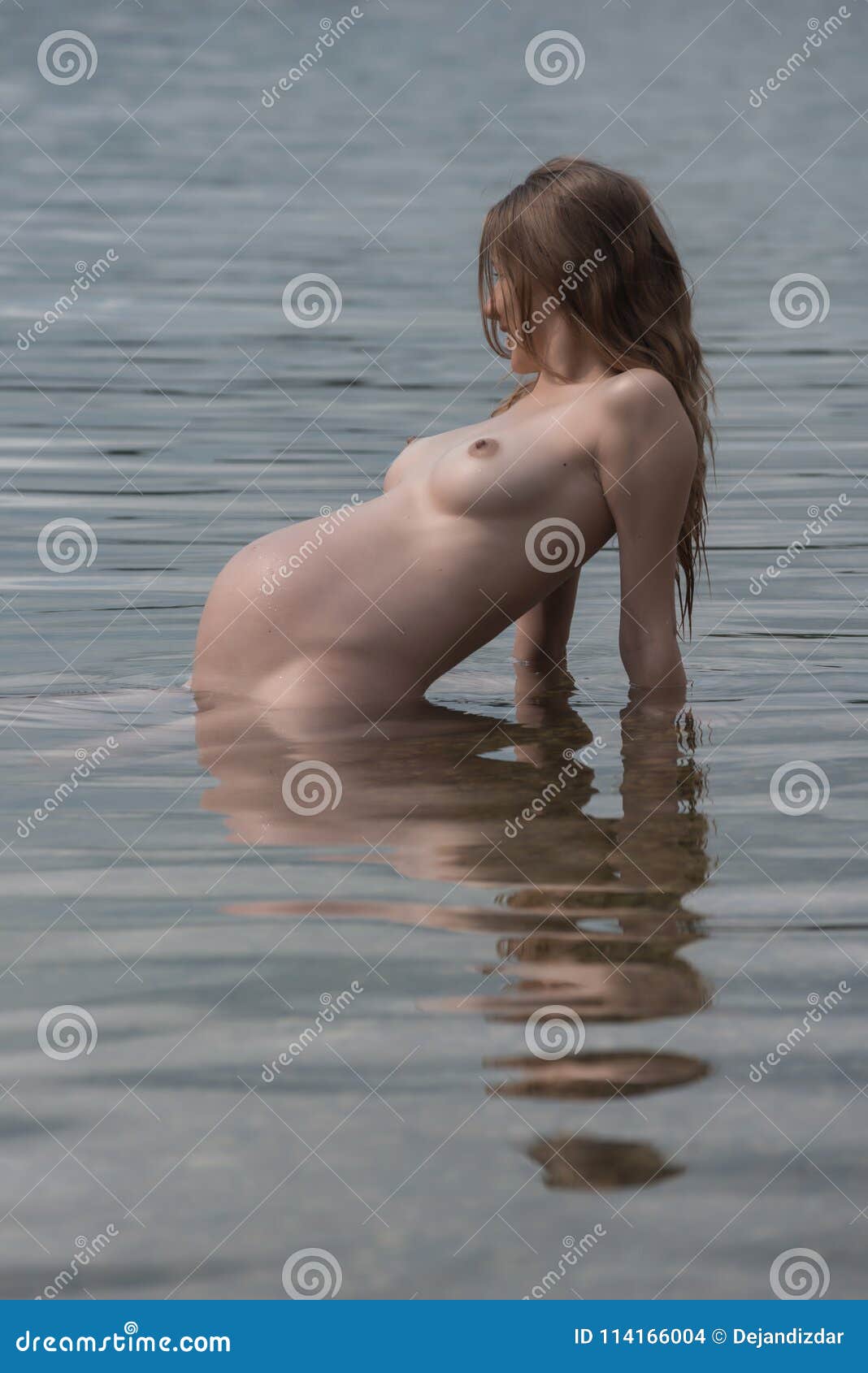 голые беременные на речке фото 39