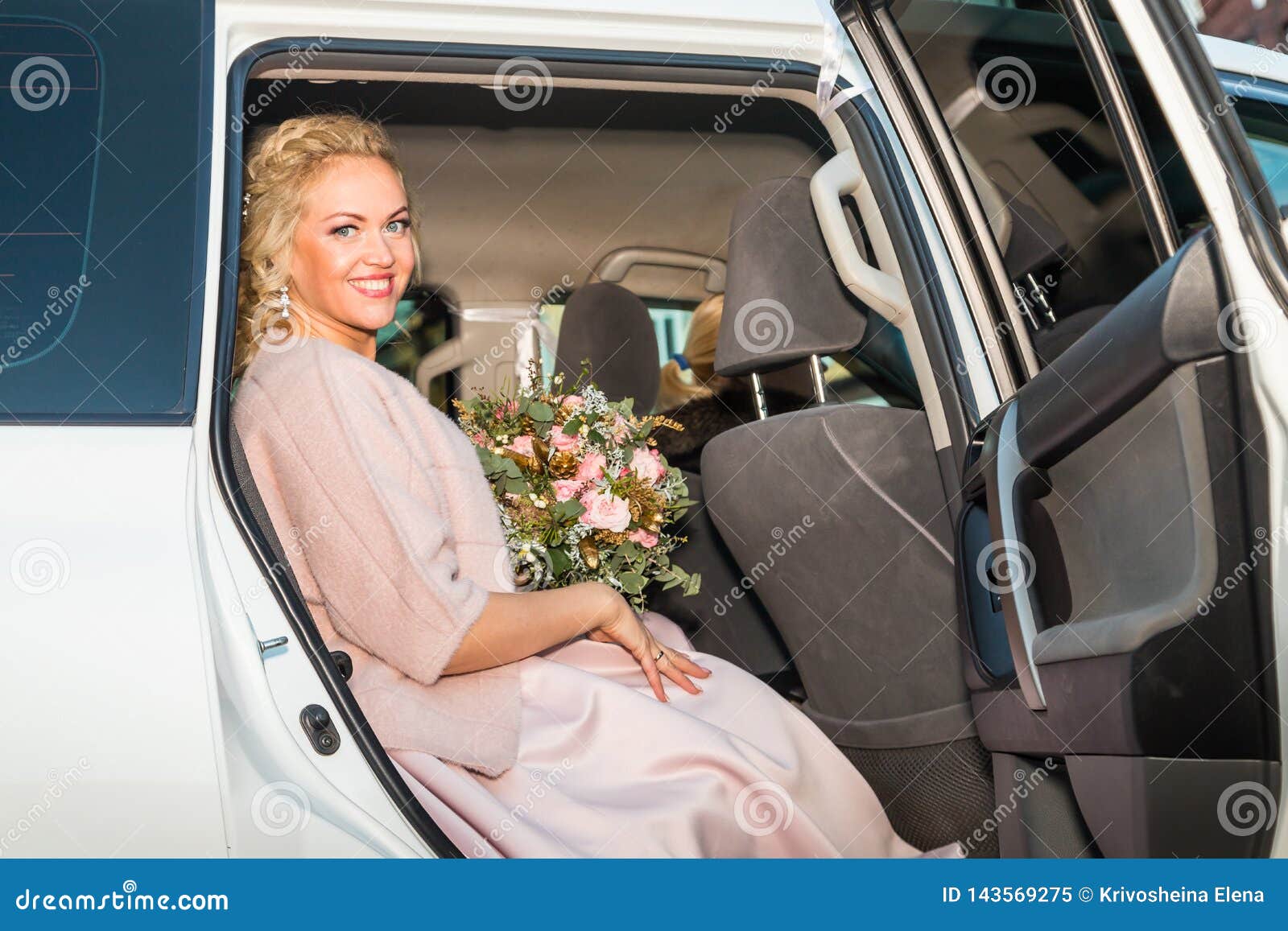 https://thumbs.dreamstime.com/z/beautiful-russian-bride-car-city-day-beautiful-russian-bride-car-city-143569275.jpg