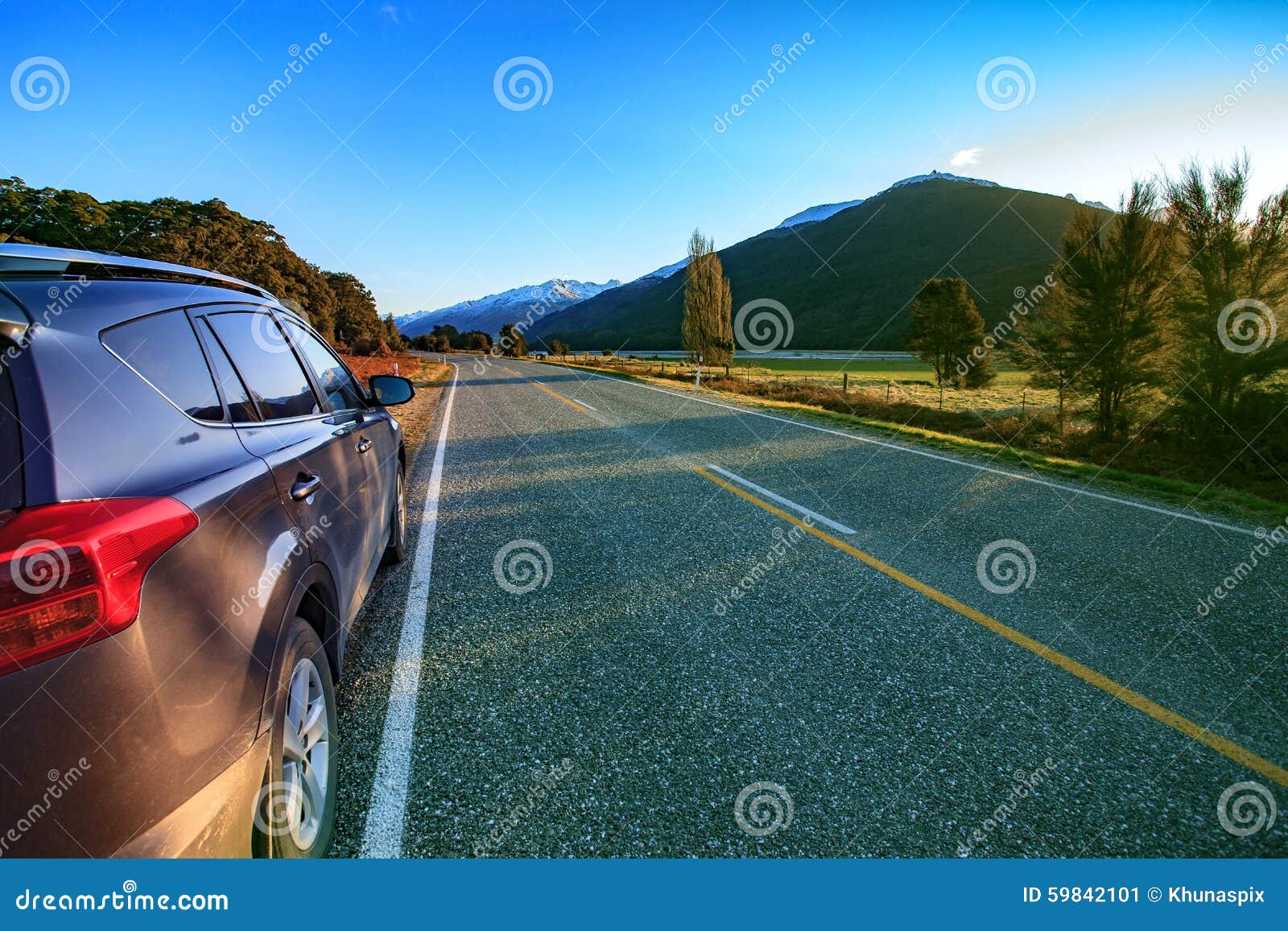 beautiful scenic of asphalt highways of mount aspiring national