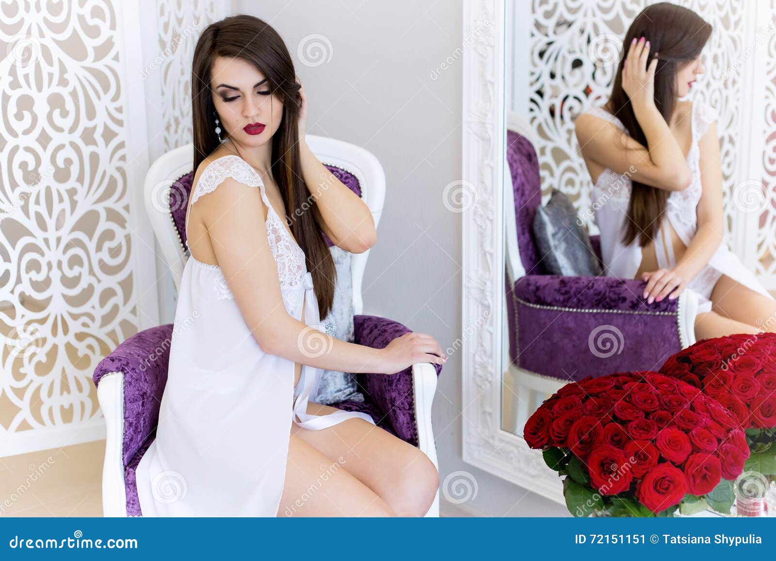 Aggregate more than 88 white frock with red roses super hot - POPPY