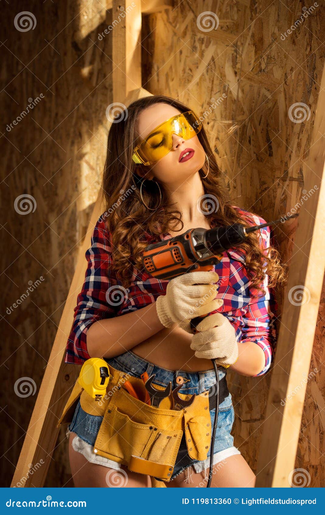Female tool belt clearance