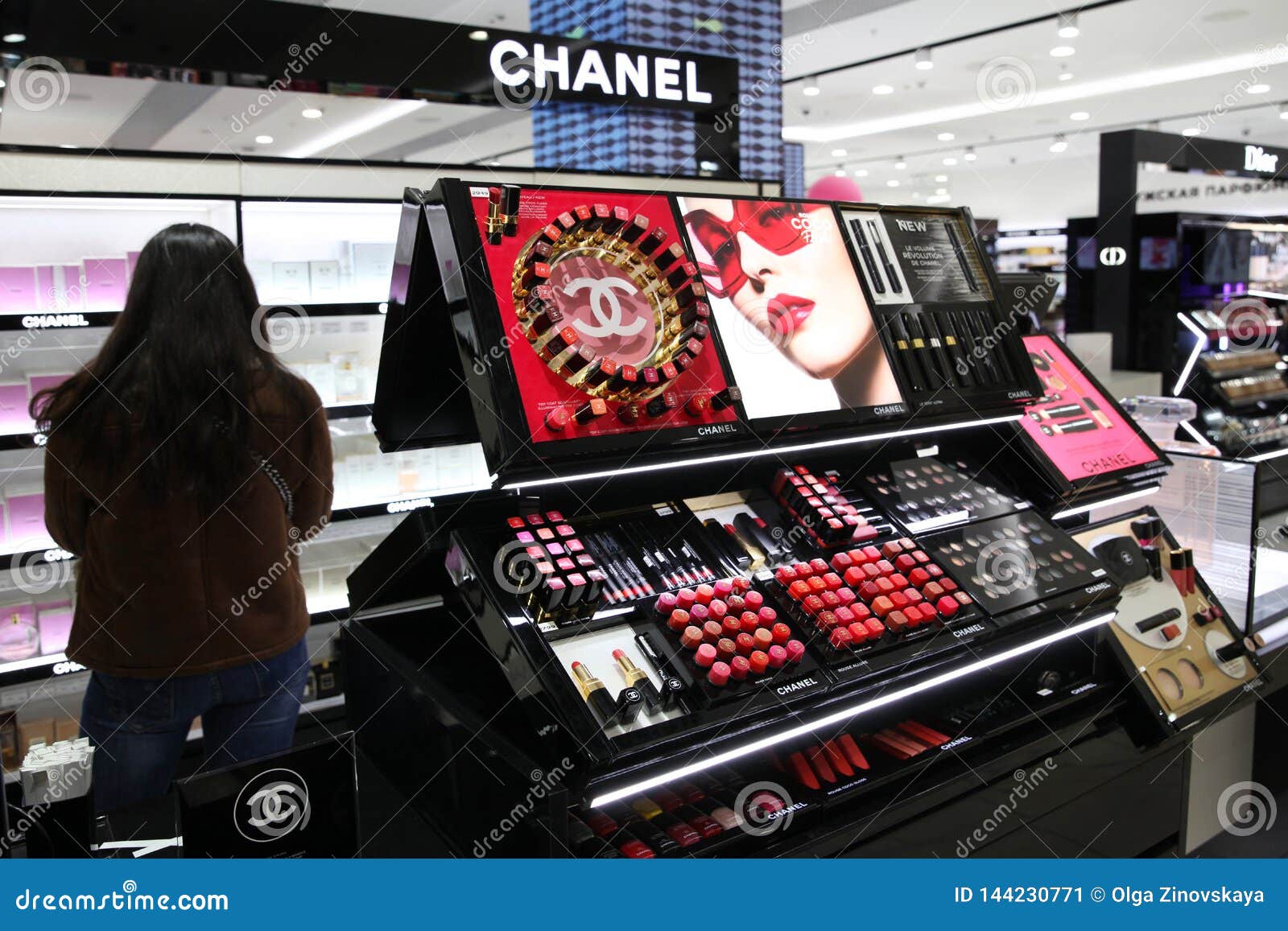 Beautiful Showcase Chanel, Advertising Campaign Chanel ...