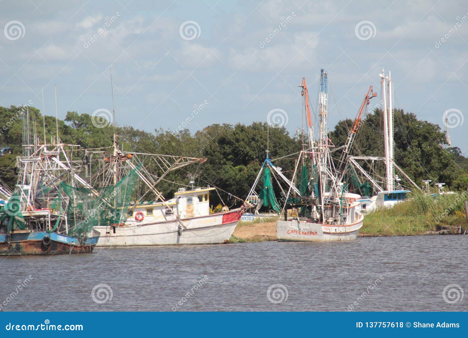 Louisiana Shrimp Boats editorial stock photo. Image of gulf 137757618