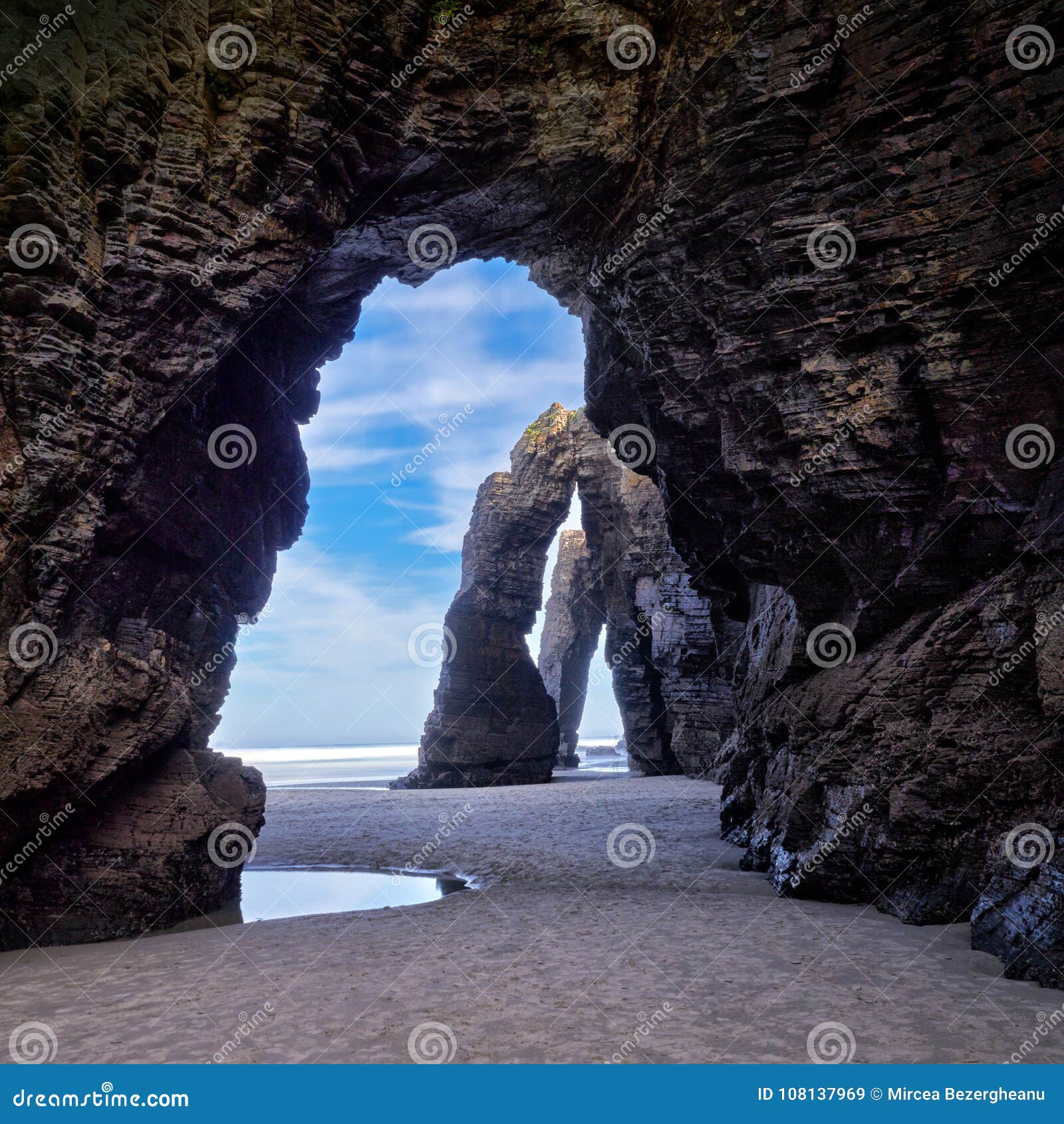 beautiful stone arches on playa de las catedrales, spai