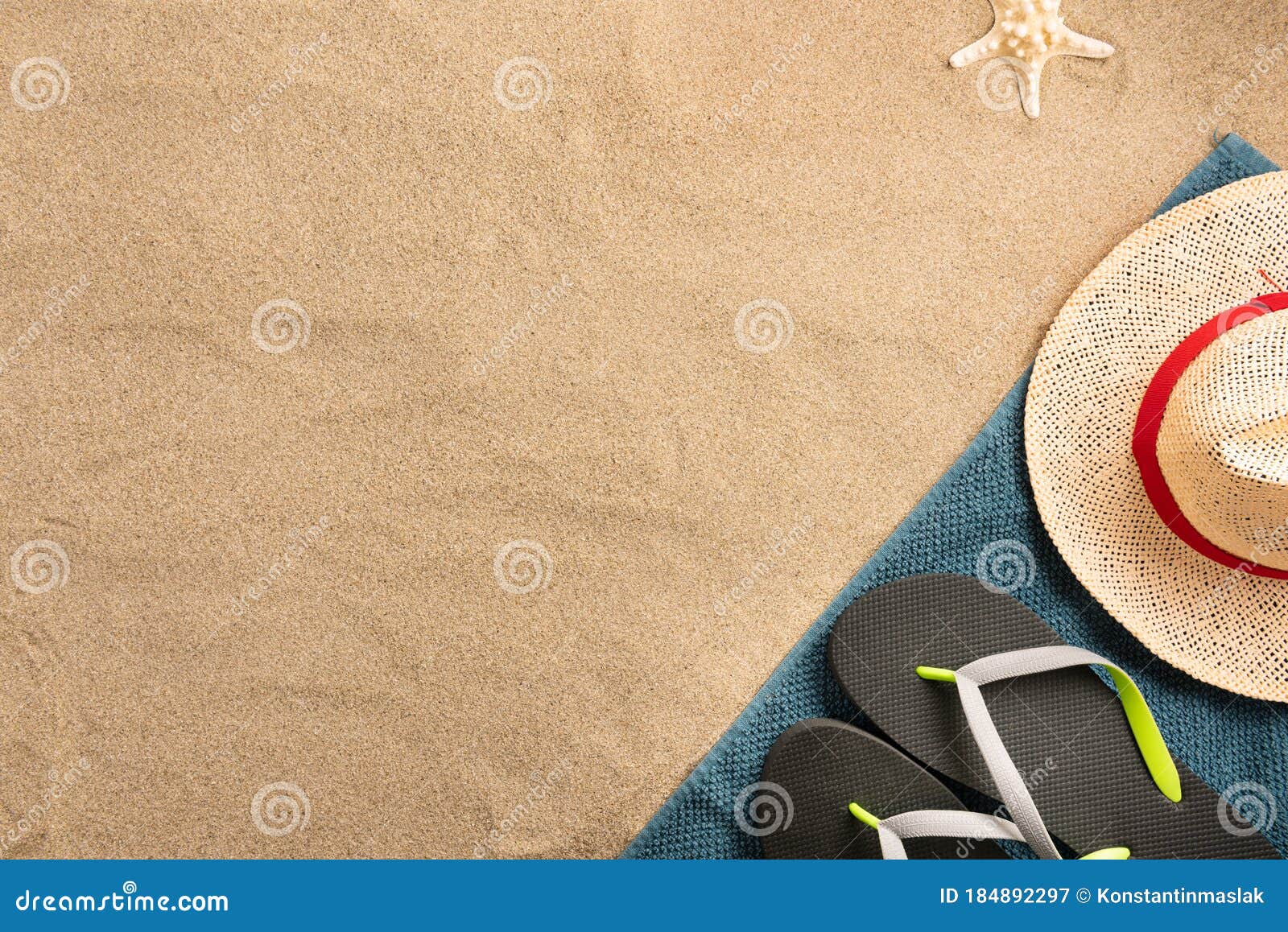 Beautiful Summer Holiday Beach Background with Straw Hat and Flip Flops ...