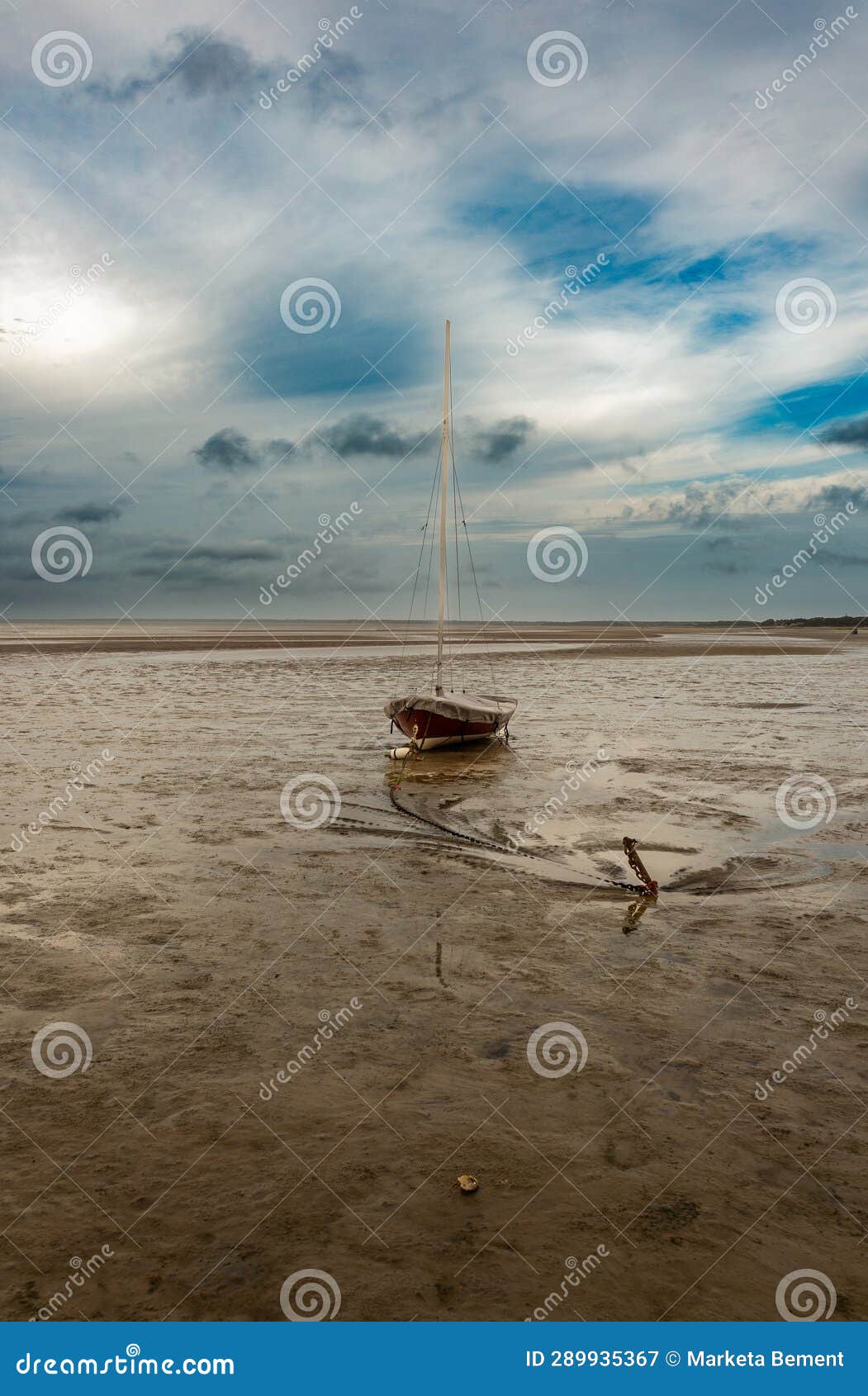 Beautiful Sunset Over an Old Fishing Boat on a Brewster Flats Beach Wit ...