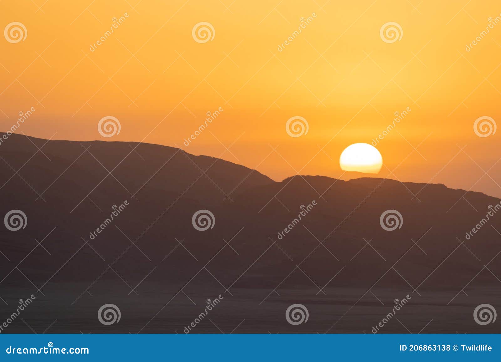 Sunset in the Utah desert stock photo. Image of sunset 206863138