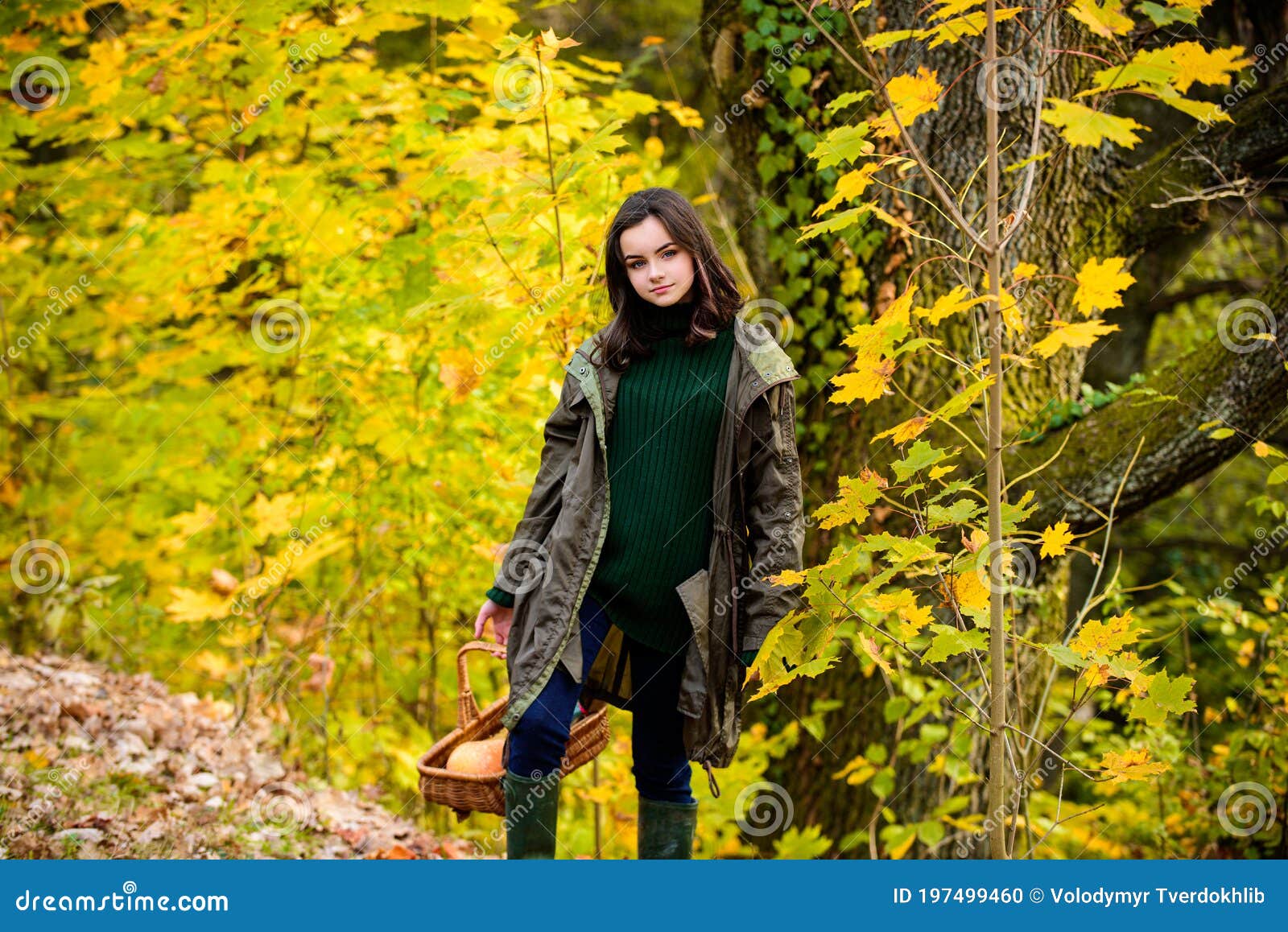 Beautiful teen girl 14-15 year old wearing stylish clothes sitting  outdoors. Looking at camera. Autumn season. Stock Photo